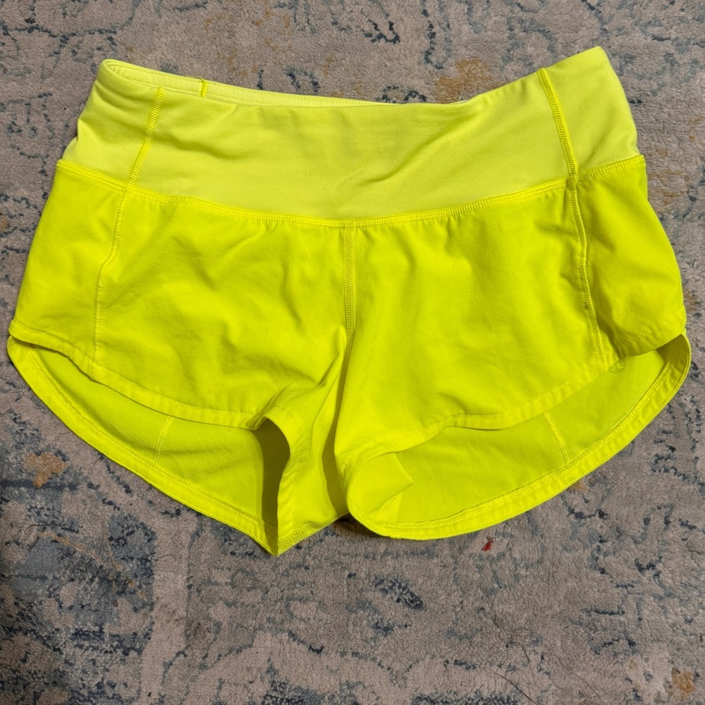 Lululemon Speed Up Low-Rise Short 2.5" yellow, size 0
